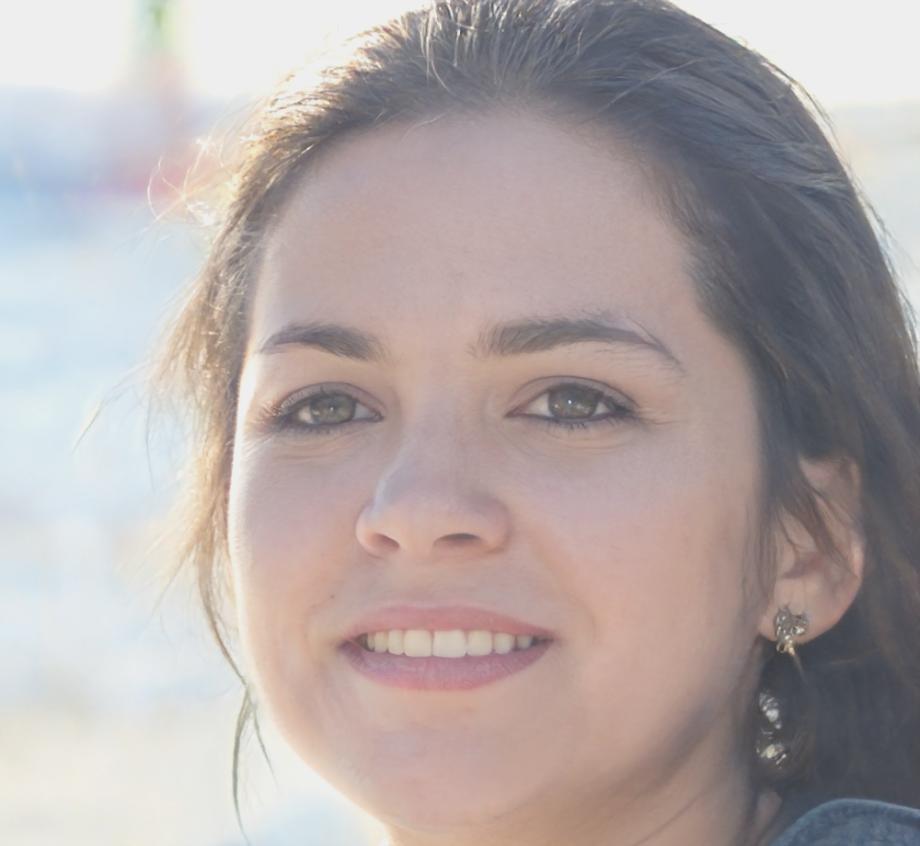 Kaelyn Voss, Financial Analyst